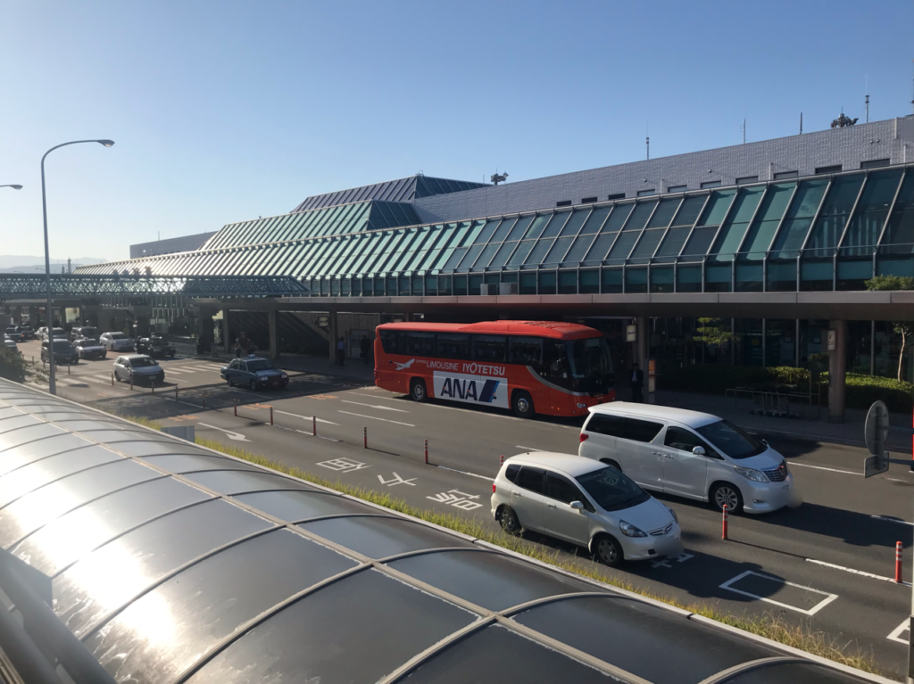 松山空港の外観