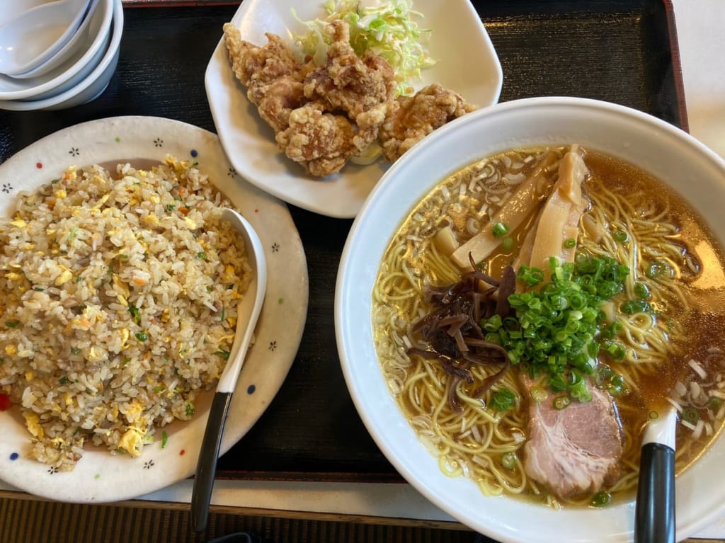 四川飯店のラーメンBセット