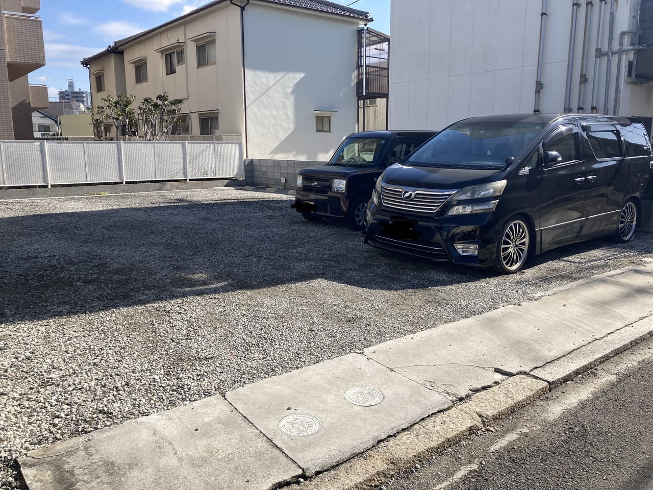 月と太陽駐車場