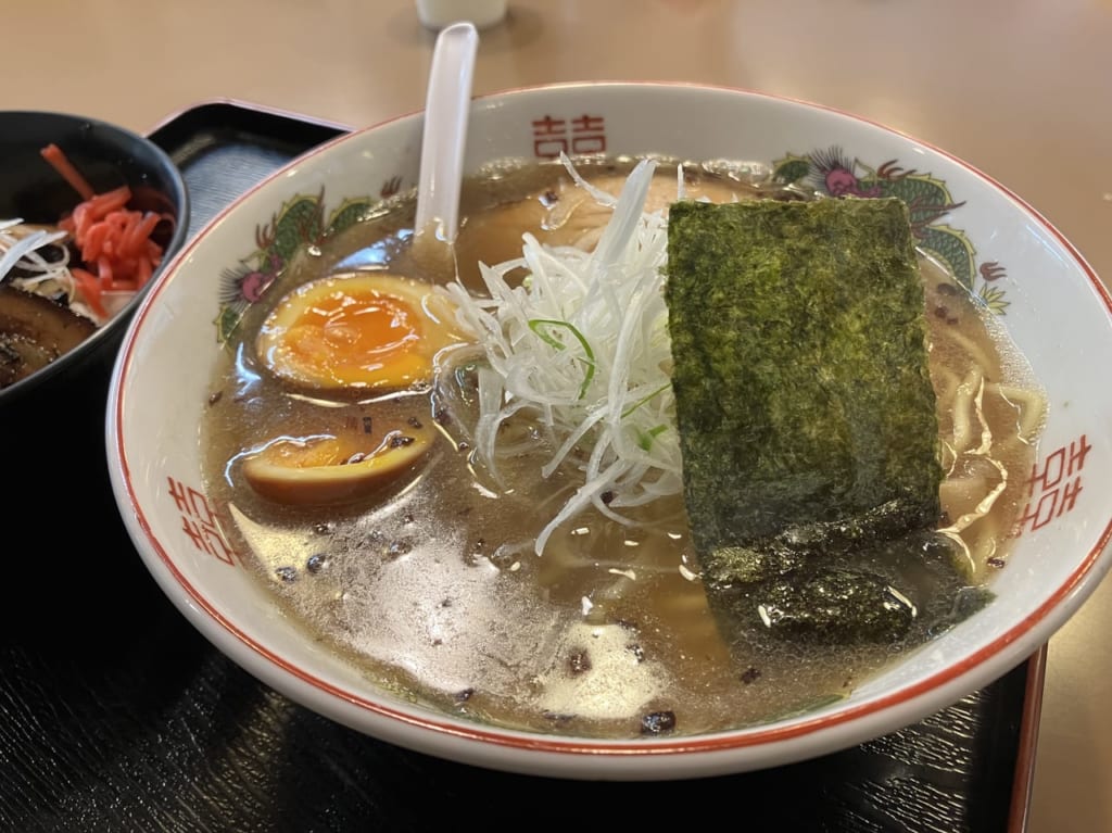 レストラン湖畔やなだにラーメン