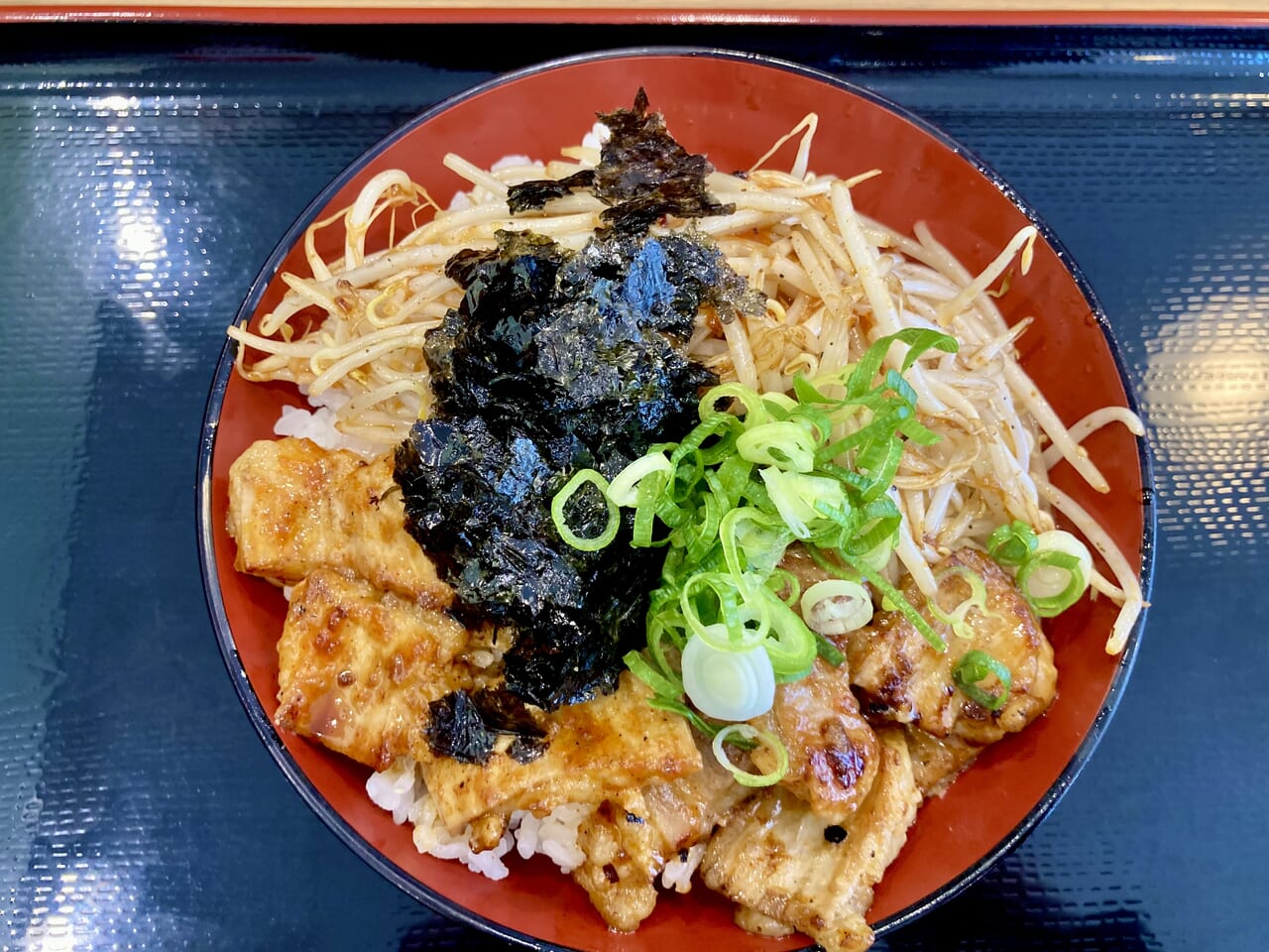 ミョンドンヤ上ホルモン丼