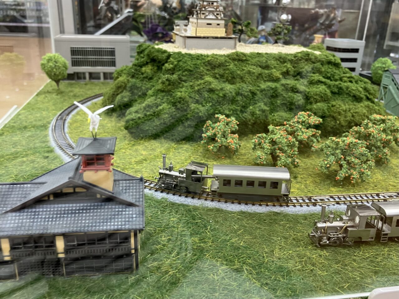 タムタム松山店1/100スケール坊っちゃん列車鉄道模型
